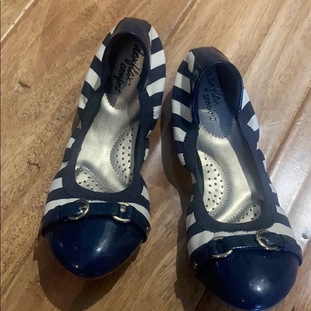 Dexflex comfort flats blue and cream